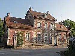Asile Sainte-Marguerite, situé au bord des voies.