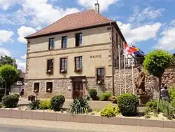 Ancienne école (1834), actuellement mairie, 170 place du Pasteur-Albert-Kiefer.