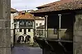 Balcon et modillons de la façade sud