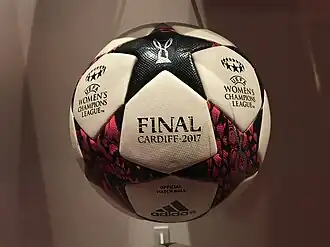 Ballon de la finale de la Ligue des champions féminine de l'UEFA 2016-2017.