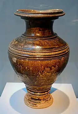 Vase balustre à glaçure plombifère brune. XIe – XIIe siècle. Arthur M. Sackler Gallery