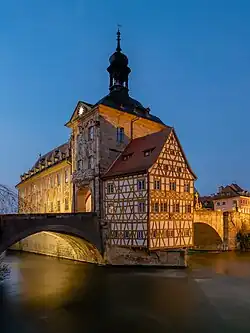 L'ancien hôtel de ville de Bamberg de nuit.