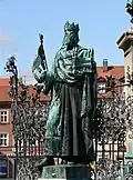 Statue de Heinrich II à la fontaine, avant gauche