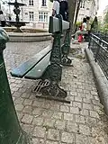 Une version à simple assise, similaire au modèle original.