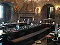 Table dressée pour un banquet médiéval dans le château de Dunguaire