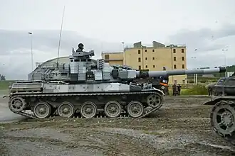 AMX-30B2 FORAD avec le camouflage en zone urbaine en 2016 : ils sont retirés du service en octobre 2018.