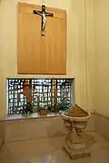 Les fonts baptismaux.
