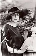 1922