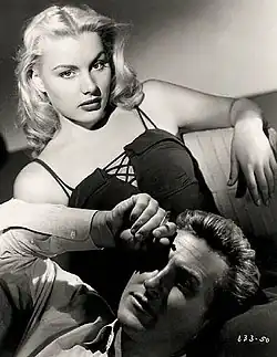 Avec Lloyd Bridges, dans Le Traquenard (1949, photo promotionnelle)