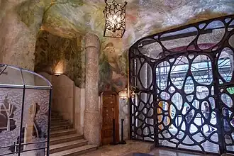 La porte d'entrée principale.