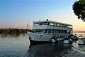 Navire de tourisme sur le rio Tietê à Barra Bonita