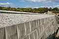 En aval du barrage.