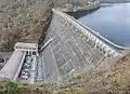 Le barrage-route de Sarrans soutient la D98 et dispose de sa centrale électrique, 2020