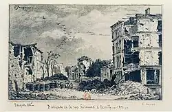 Illustration d'une barricade sur la rue Peyronnet à Neuilly en 1871. La barricade, située au premier plan, est constituée de sacs, de pavés et de gravats. Derrière elle, la rue et ses bâtiments portent les traces de bombardements. Certaines façades sont tombées, les seules maisons qui semblent y avoir échappé sont situées au dernier plan.
