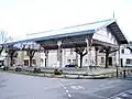 La halle en face de la mairie (fév.&nbsp;2010).