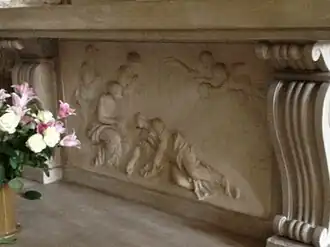 Photo du bas-relief sur l'autel représentant « Sainte Cécile pleurée par trois compagnes » de Clodion, sculpté en 1777