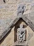 Détails de la Vierge à l'Enfant au dessus de la porte sud.