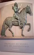 Lesdisguières tenant son bâton de maréchal en 1622 (musée de la Révolution française).