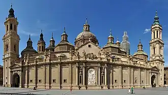 Vue panoramique de la façade.