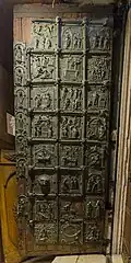 Porte intérieure en bronze.