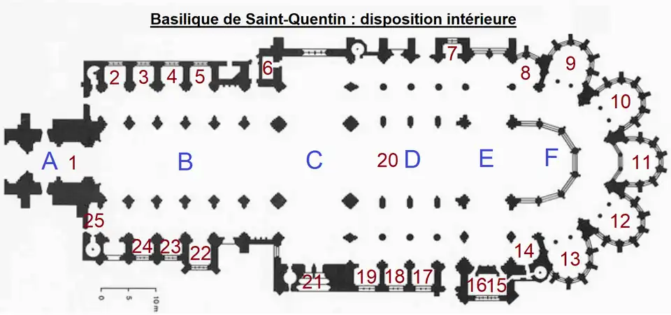 Plan représentant un long bâtiment en forme de croix de Lorraine avec des lettres bleues et des chiffres rouges apposés sur différentes parties de l'édifice