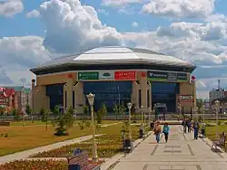Le stade de basketball (7&nbsp;400&nbsp;places) accueille également des concerts