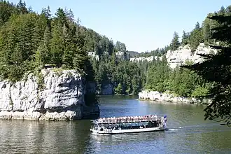 Bateaux croisières pour le Saut du Doubs.