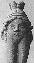 Baubo. Terre cuite, H 9 cm. Sanctuaire de Déméter à Priène. Avant 150 : IVe – IIe&nbsp;siècles AEC. Altes Museum