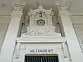 Porte de la salle d'audience