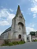 L'église Saint-Wandrille avec son porche.