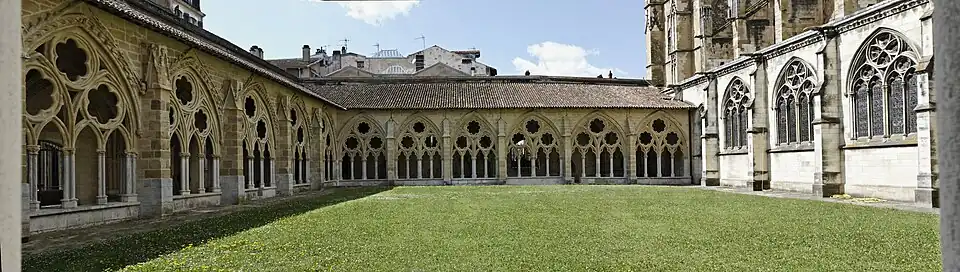 Cloître de la cathédrale de Bayonne.