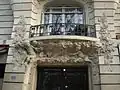 No&nbsp;14 : dessus de porte sculpté.