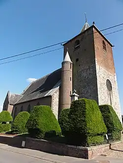 Donjon et tourelle de l'église Saint-Étienne.