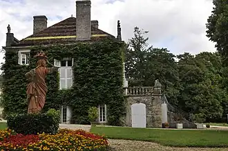 Pignon sud-ouest et rez-de-jardin.