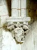 1re&nbsp;travée, cul-de-lampe dans l'angle nord-est.