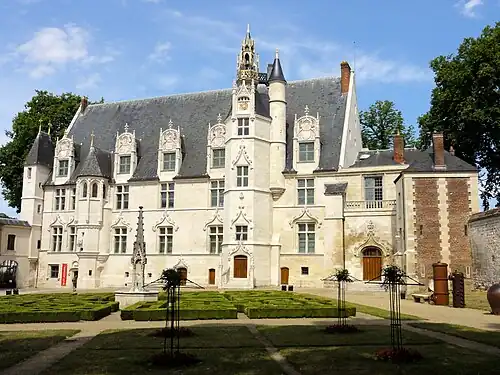 Le palais.