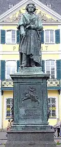 Monument dédié à Beethoven sur la place de la cathédrale de Bonn.