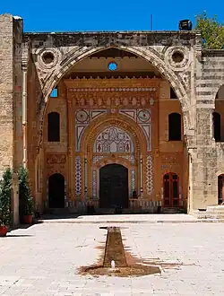 L'entrée principale au palais