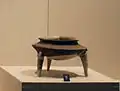 Tripode (de type ding). Culture de Beixin. Musée Provincial du Shandong, Jinan.