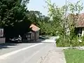La D 68 traversant le bourg.