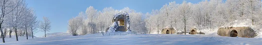 La batterie Est-enveloppe du fort en hiver.