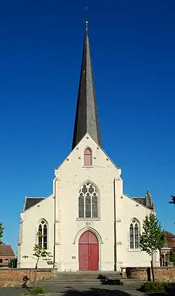 La façade néogothique.