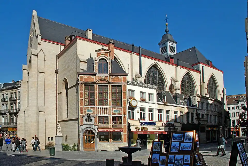 La maison «&nbsp;de Goude Huyve&nbsp;» adossée à l'église Saint-Nicolas.