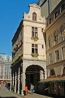 La façade arrière.