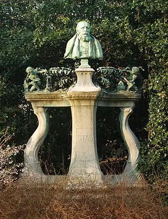 Le monument à Jean-Servais Stas.
