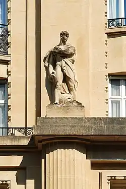 Statue allégorique.