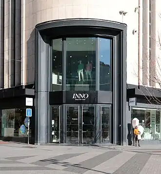 La porte d'entrée.