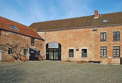 La grange.