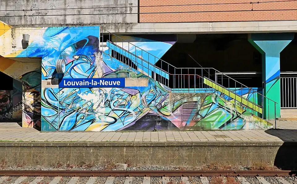 Fresque de Nadib Bandi sur l'escalier qui mène au quai no&nbsp;1.