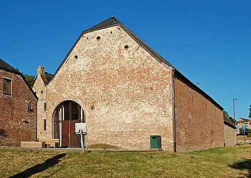 La grange vue de l'est.